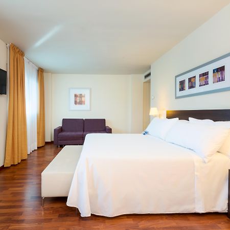 Port Feria Valencia Hotel Екстериор снимка